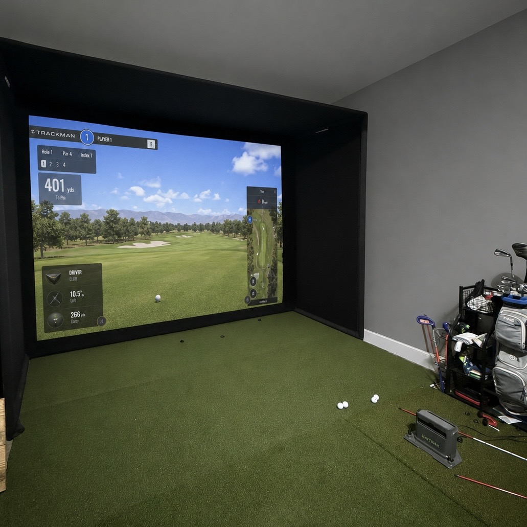 Private indoor golf simulator bay